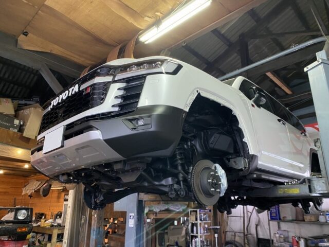 ランドクルーザー300 下回り防錆塗装 ノックスドール – SCM EXPERIENCE